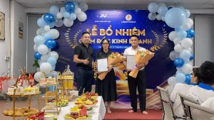 Dược phẩm Lĩnh Nam bổ nhiệm B&agrave; Nguyễn Thị Hường v&agrave; &Ocirc;ng Ng&ocirc; Khắc Thắng giữ chức vụ gi&aacute;m đốc kinh doanh.
