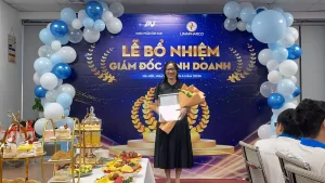 B&agrave; Nguyễn Thị Hường - T&acirc;n gi&aacute;m đốc kinh doanh Dược phẩm Lĩnh Nam