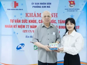 Dược Lĩnh Nam kh&aacute;m v&agrave; ph&aacute;t thuốc miễn ph&iacute; cho đối tượng ch&iacute;nh s&aacute;ch v&agrave; người c&oacute; c&ocirc;ng nh&acirc;n ng&agrave;y 27/7